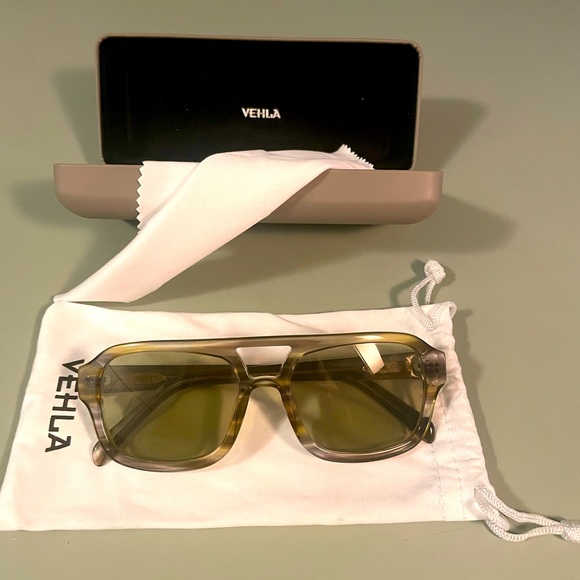 VEHLA Accessories - Vehla Sunglasses - worn only twice! Perfect condition